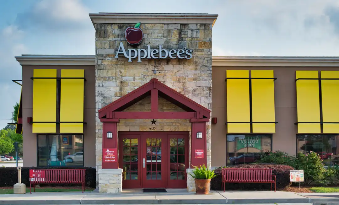 Applebee’s Settles Sex Discrimination & Retaliation Suit