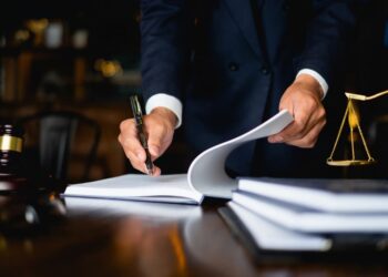 Can I Change Lawyers in the Middle of My Case